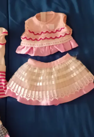 Nenuco bebé con ropa y cepillo.