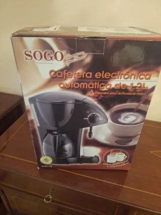 Cafetera eléctrica negra. Entrega en mano