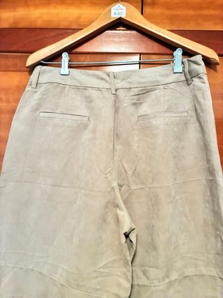 Pantalón recto efecto ante beige