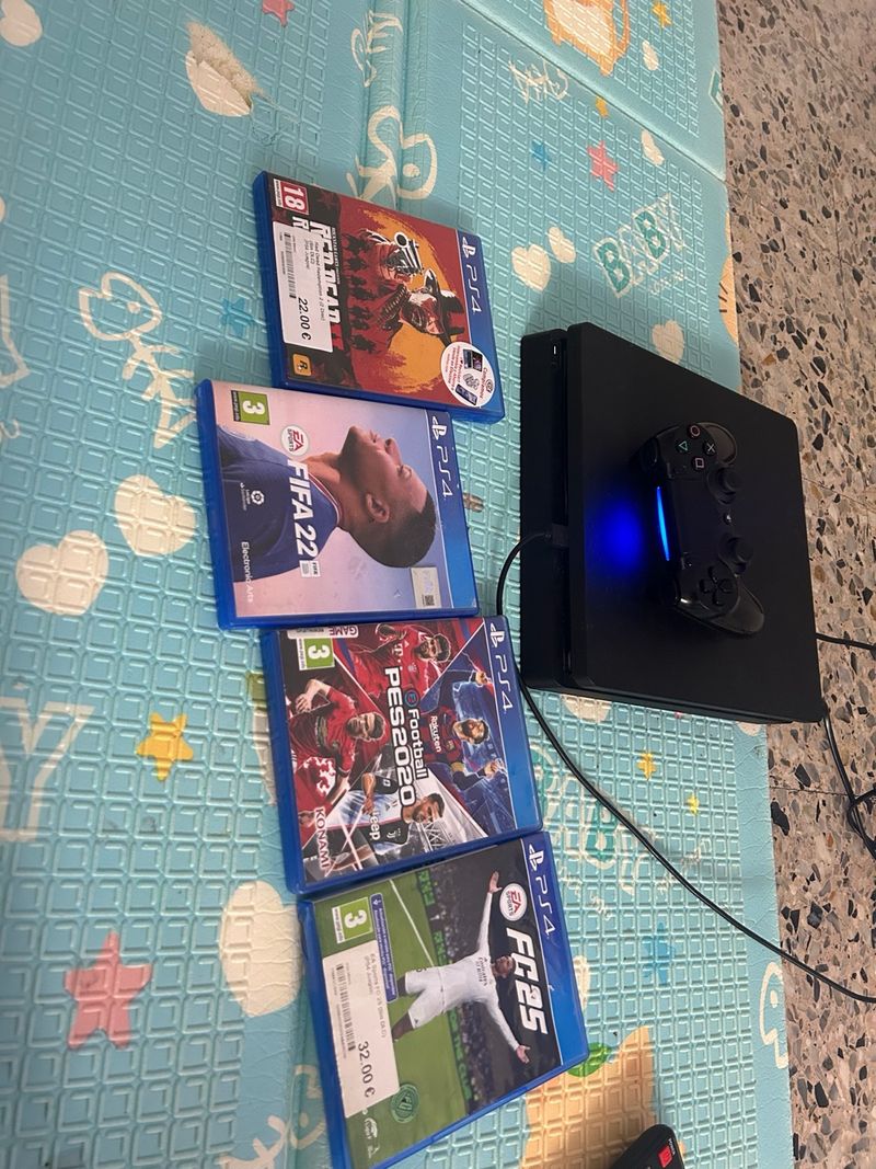 PS4 (PlayStation 4) Negra + 4 Juegos NEGOCIABLE
