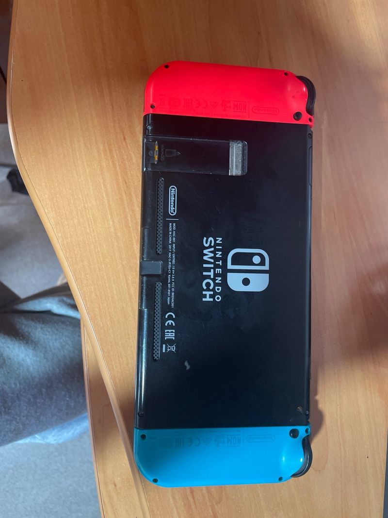 Nintendo Switch con cargador y base afbeelding 3