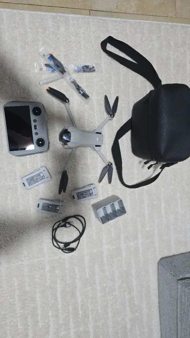 Dron DJI Mini 3 con mando RC