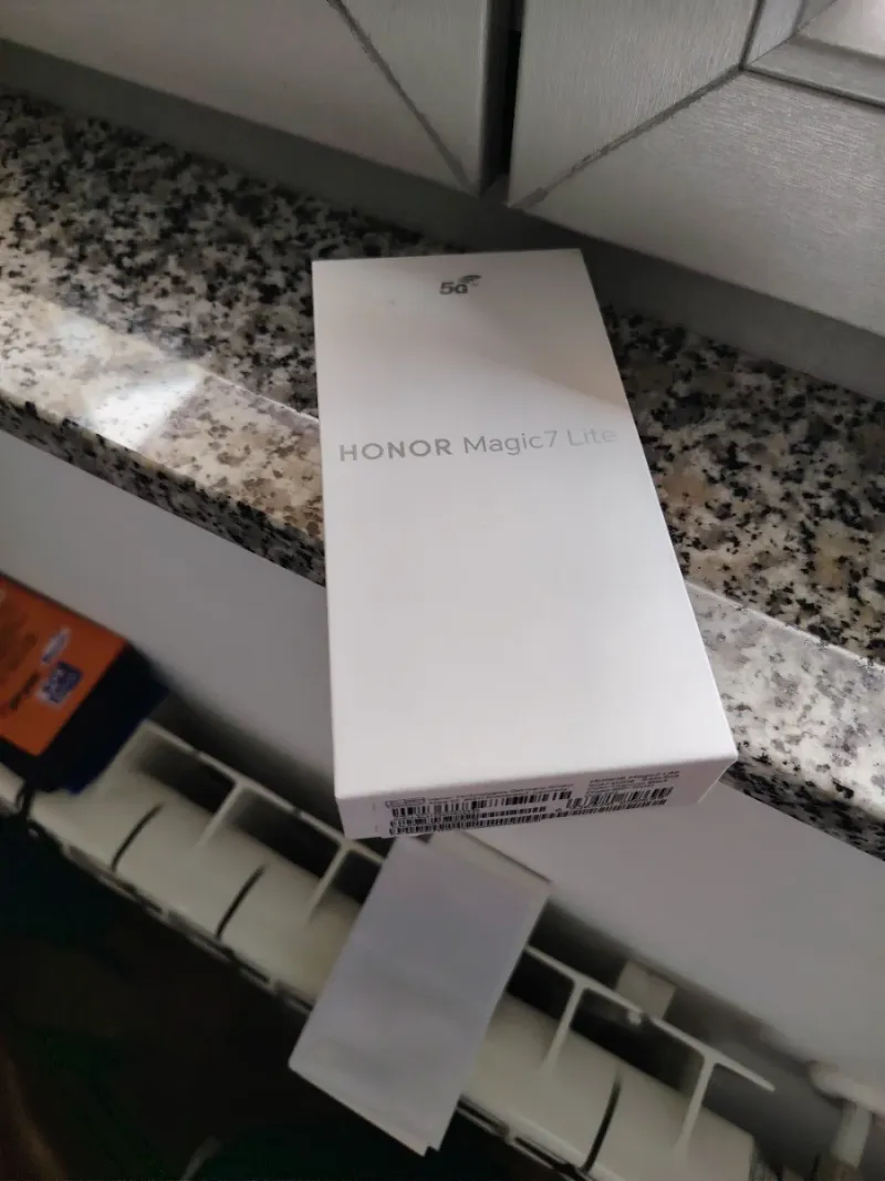 Se vende un movil con poco uso y con seguro