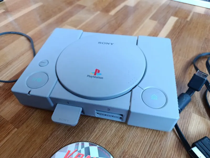 PlayStation 1 Sony gris con cables y memory card afbeelding 2