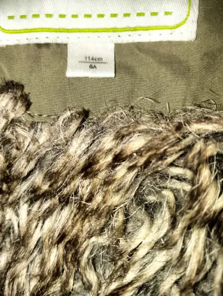 Chaqueta verde con capucha forrada