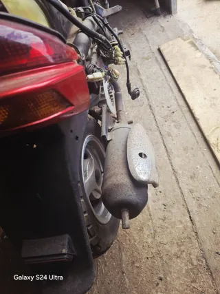 Kymco Mato Scooter Roja para repuestos