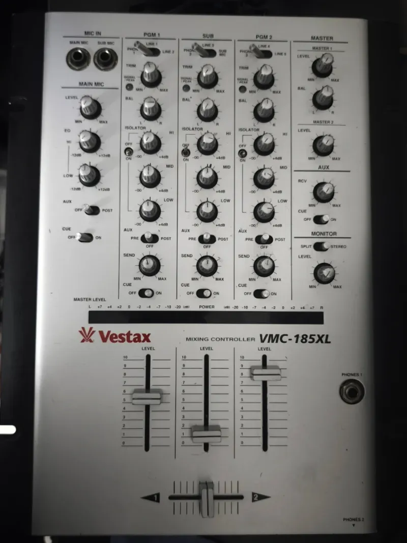 Mesa de mezclas Vestax VMC 185XL
