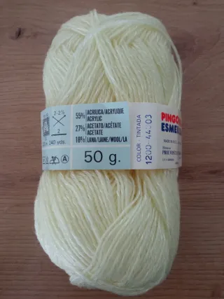 8 ovillos Pinguin Esmeralda amarillo claro