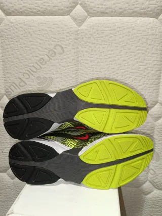 Zapatillas Nike Ghoswift Rosa y Amarillo