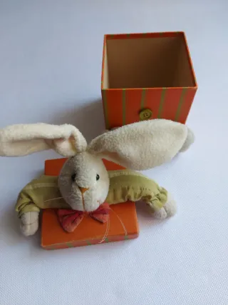 Scatola vintage con coniglio