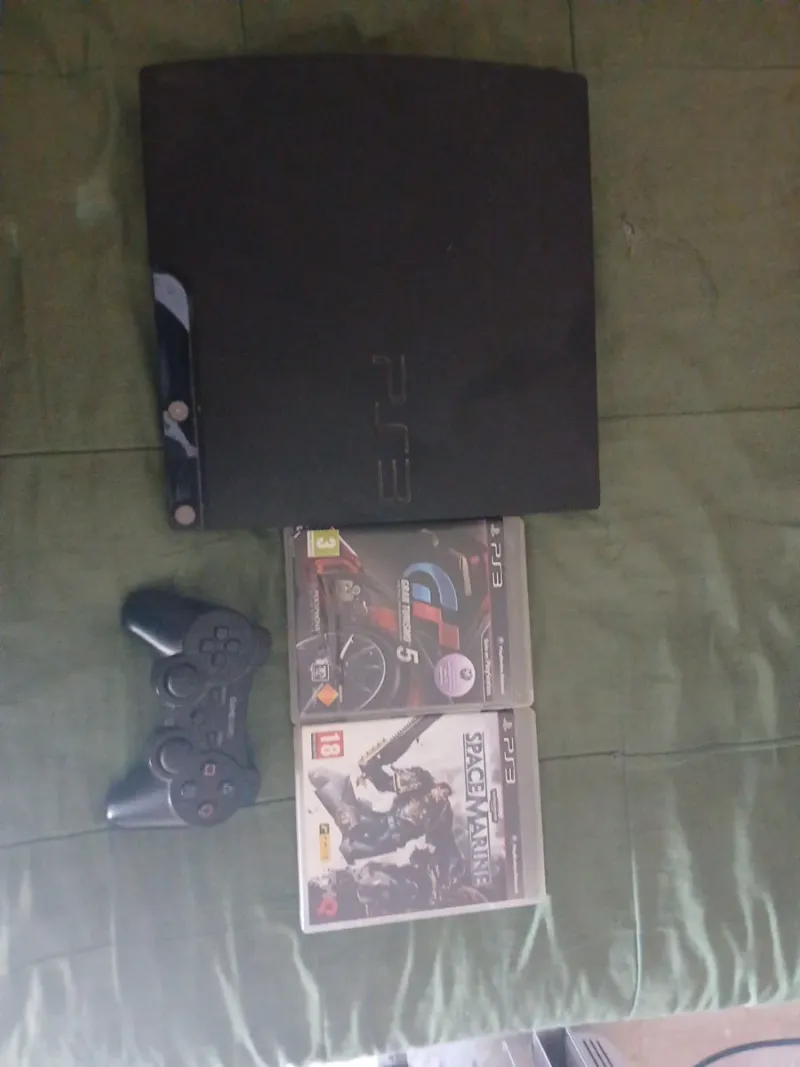Consola PS3 Negra con muchos juegos digitales