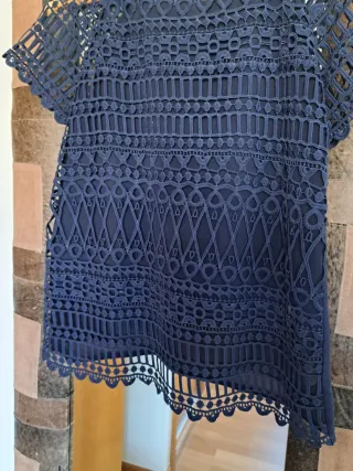 Blusa azul noche de encaje