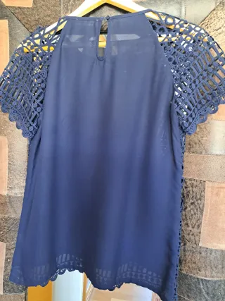Blusa azul noche de encaje