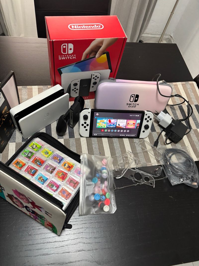 Nintendo Switch OLED Blanca + Amiibos