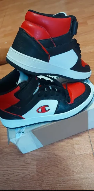 Zapatillas Champion Altas Negras y Rojas