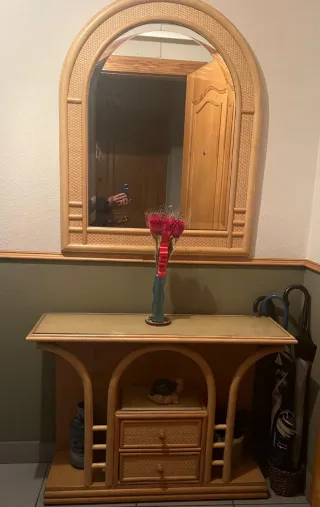 Mueble de entrada de bambú y mimbre