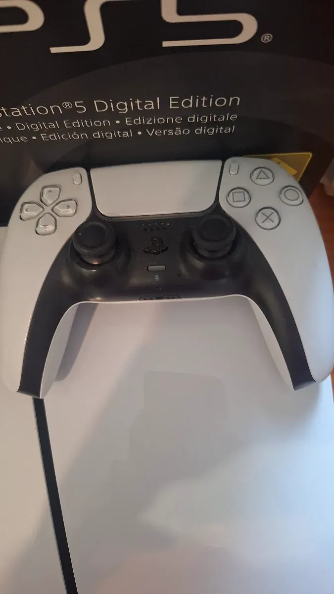 PS5 1TB + 2 Controles Originales afbeelding 3
