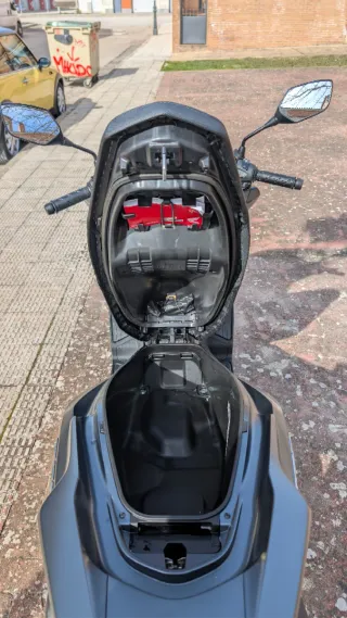 Honda PCX 125 - Gris - 2025 (Como nueva)