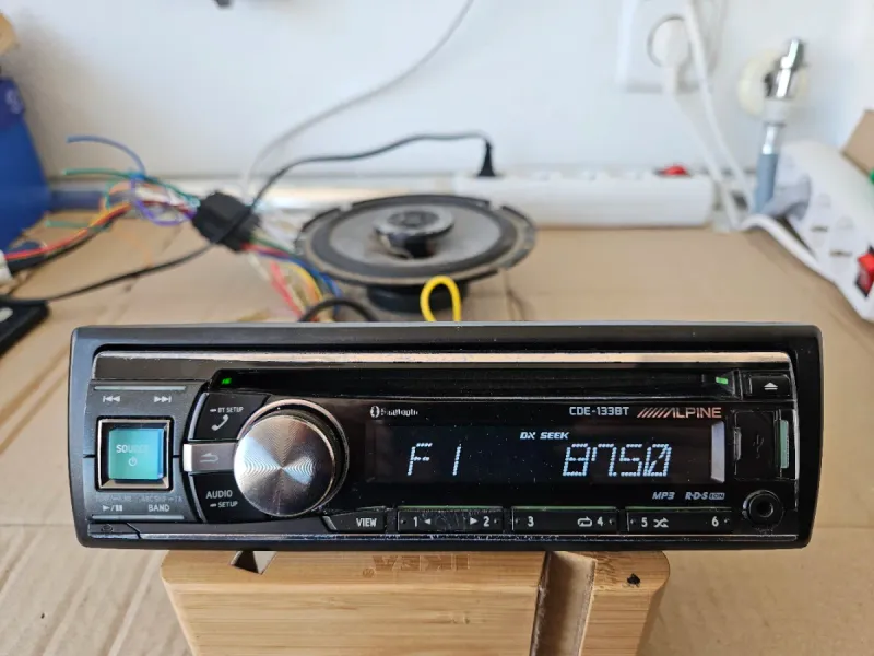 Radio Alpine CDE-133BT Bluetooth