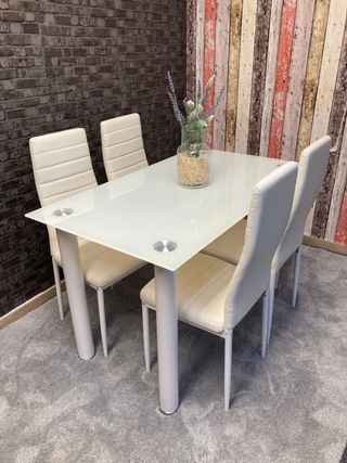 Conjunto Mesa de Comedor con 4 Sillas
