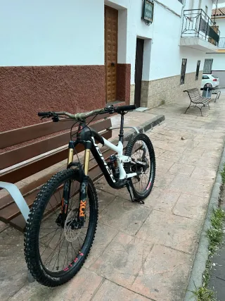 Bicicleta Enduro Norco Range M Carbono