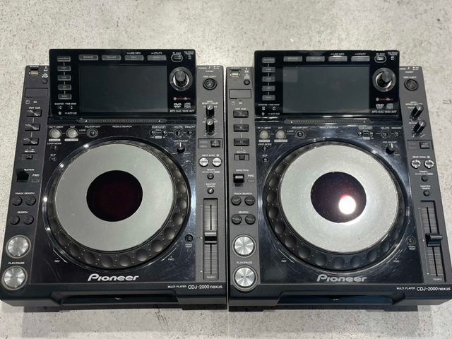 2x Pioneer CDJ-2000 Nexus