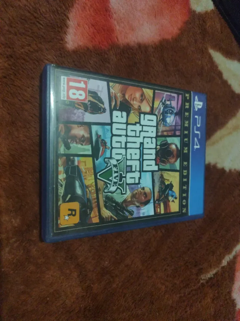 GTA V *COMO NUEVO* Premium Edition PS4
