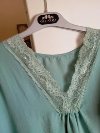 Lote 2 blusas con encaje