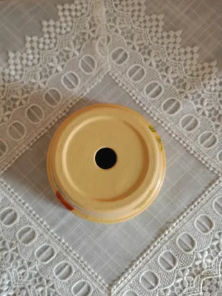 Vasetto terracotta decorato fiori primaverili