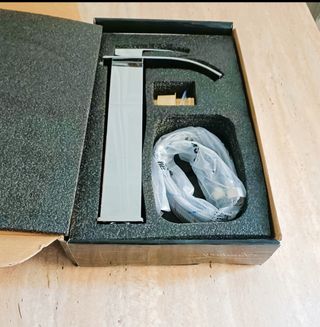 Grifo alto nuevo de lavabo color cromado baño