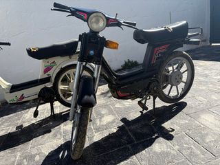 Vespino Vespinos (2) - Blanco y Negro