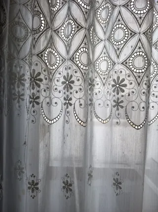 Colcha bouti 135 + 2 cojines  + cortina+alfom