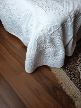 Colcha bouti 135 + 2 cojines  + cortina+alfom