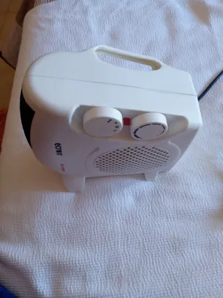 Calefactor y ventilador blanco