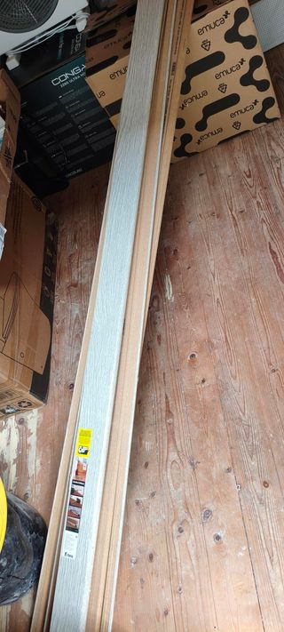 Zócalo de madera nuevo