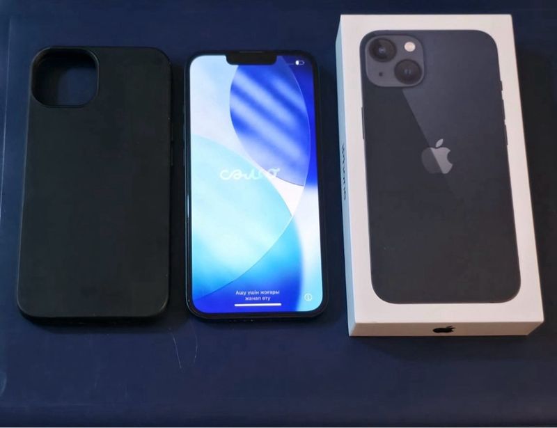 iPhone 13 Midnight 128GB afbeelding 2