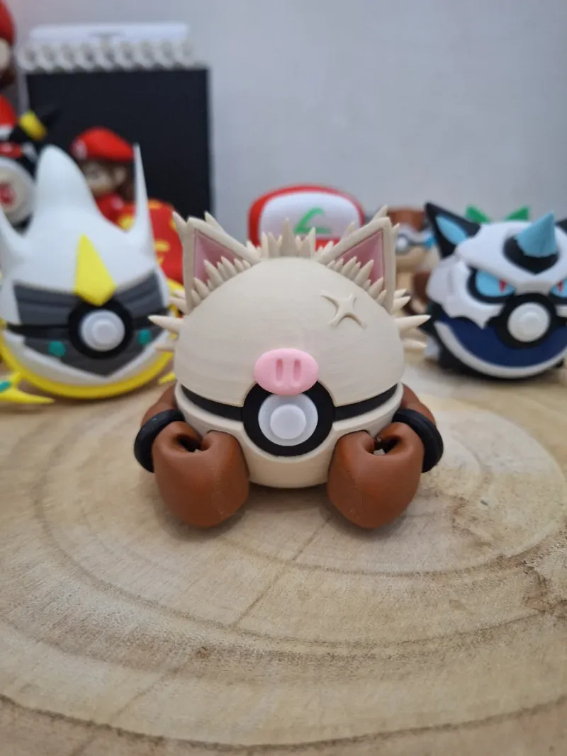 Figura coleccionable de Pokémon Primeape en formato de Pokeball