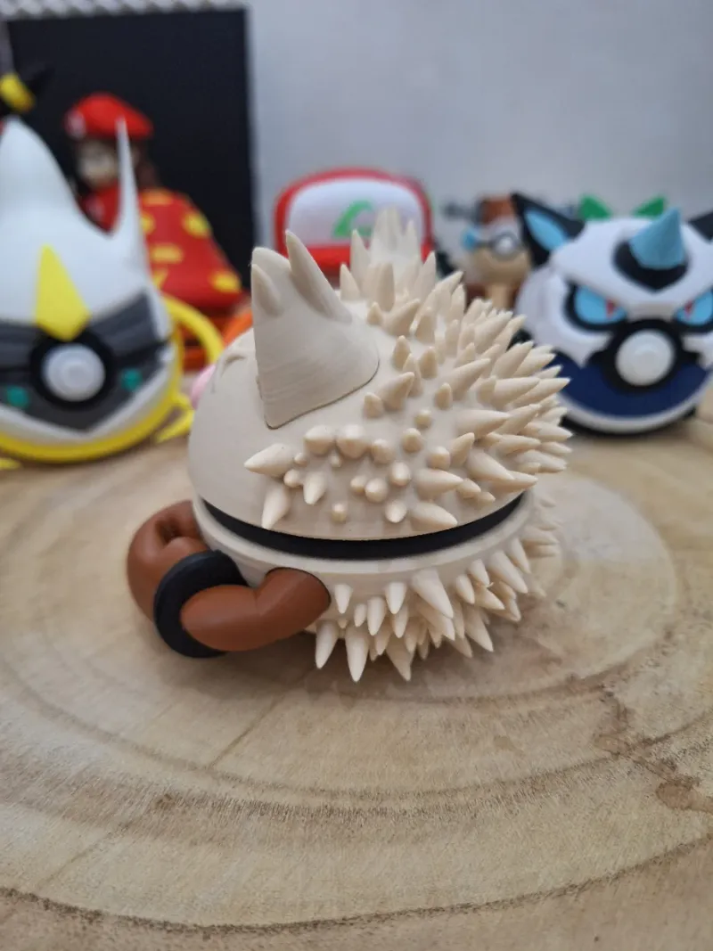 Figura coleccionable de Pokémon Primeape en formato de Pokeball afbeelding 3