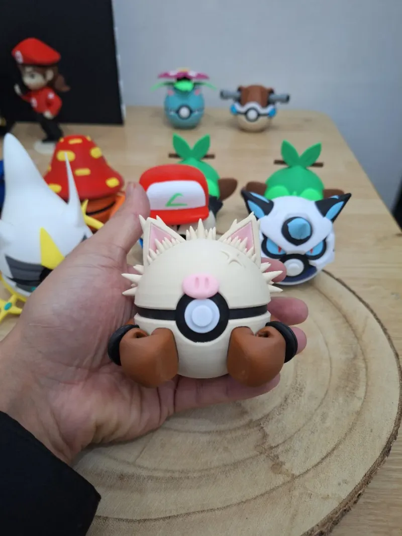 Figura coleccionable de Pokémon Primeape en formato de Pokeball afbeelding 4