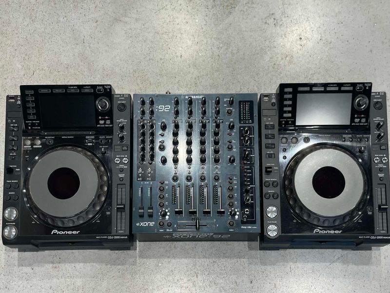 2x Pioneer CDJ-2000 Nexus + Allen & Heath Xone:92