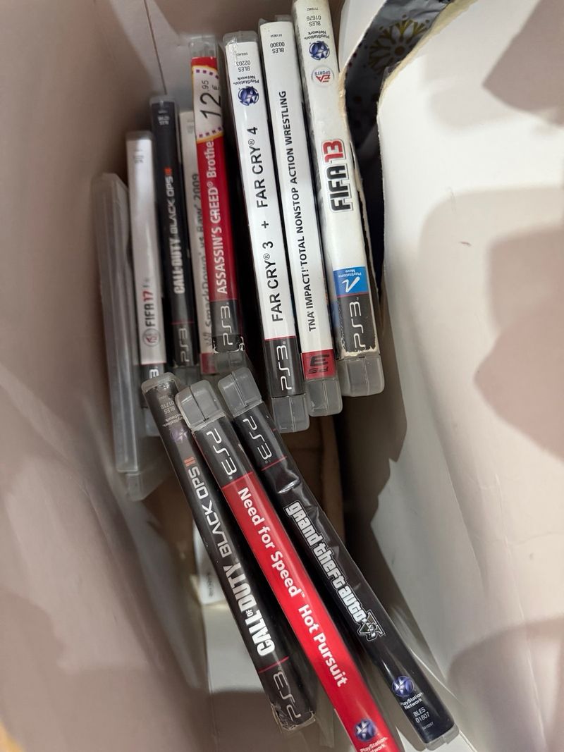 Playstation 3 PS3 + 2 mandos + 11 juegos afbeelding 3