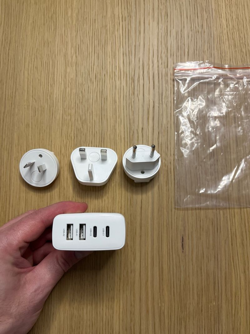 Cargador universal con adaptadores afbeelding 2
