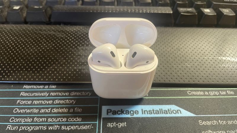 Apple AirPods 2 con estuche de carga