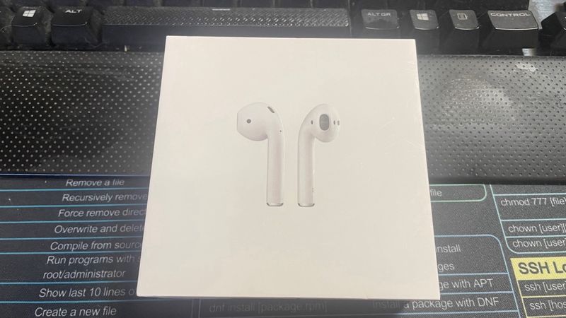 Apple AirPods 2 con estuche de carga afbeelding 5