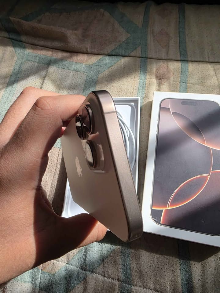 iPhone 16 Pro Max Oro