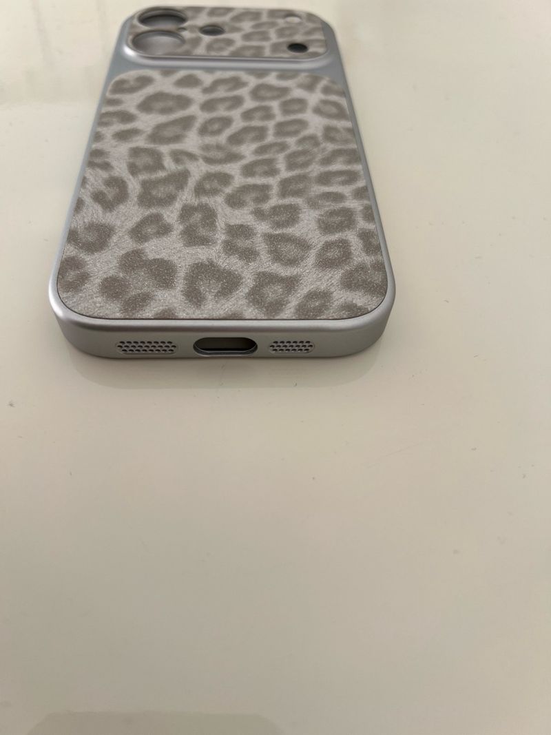 Funda de iPhone 17 con estampado de leopardo, acabado de cuero afbeelding 4