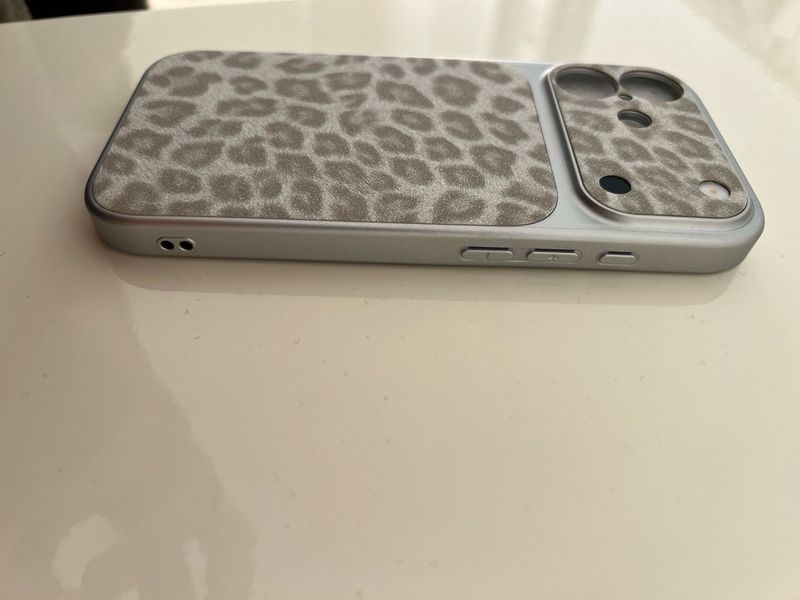 Funda de iPhone 17 con estampado de leopardo, acabado de cuero afbeelding 2