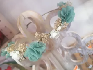 Corona de flores comunión turquesa y blanca