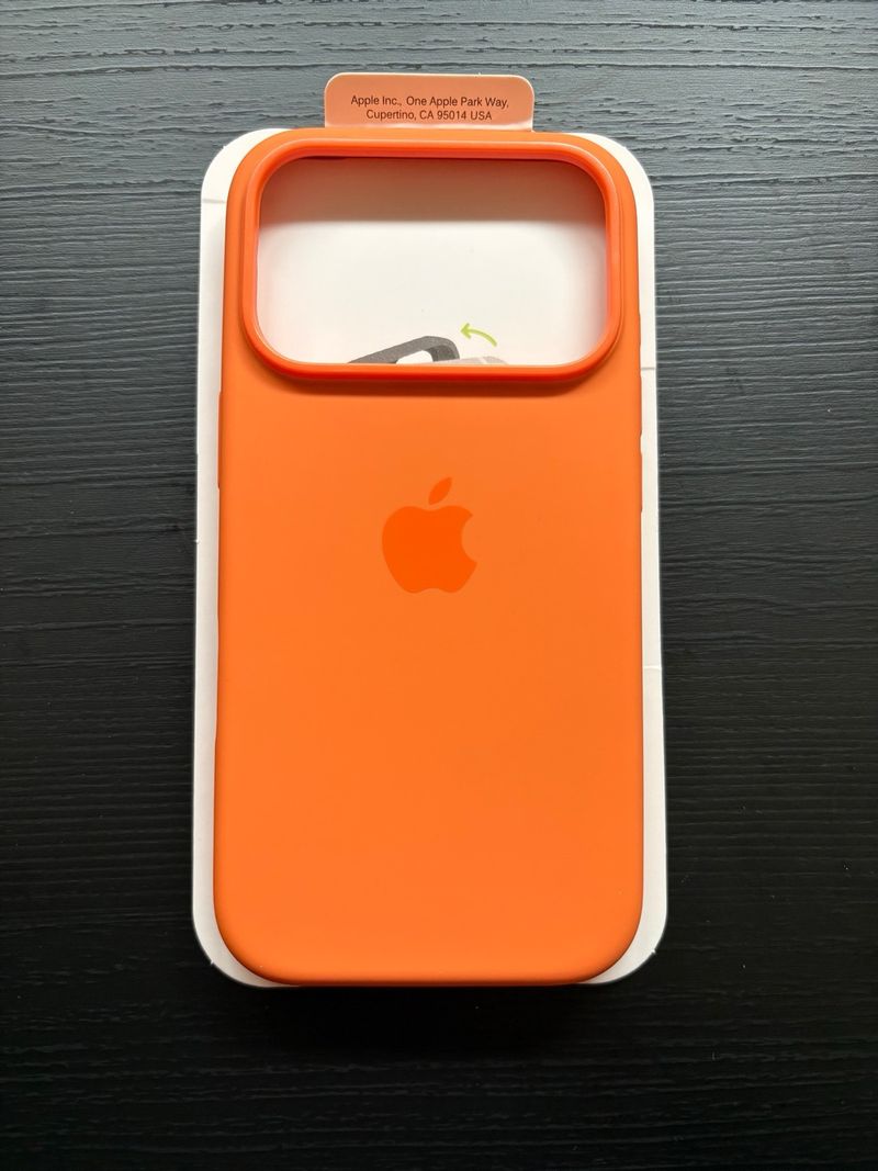 Funda iPhone 15 Pro Naranja MagSafe Apple