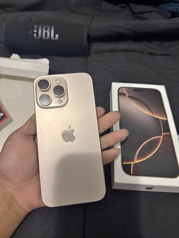iPhone 16 Pro Max Dorado
